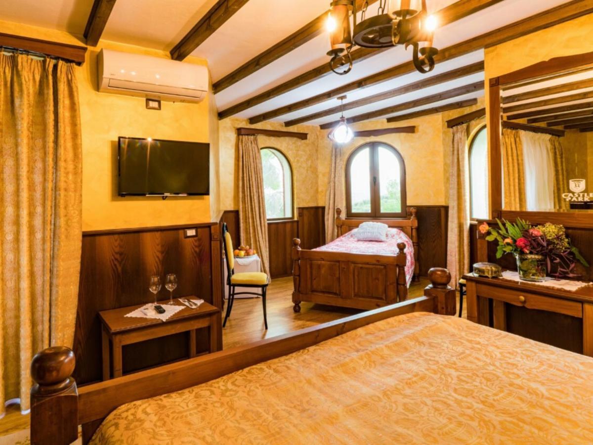 Hotel Castle Park Berat Exteriér fotografie